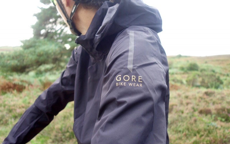 گورتکس چیست چرا در پوشاک کوهنوردی استفاده میشود