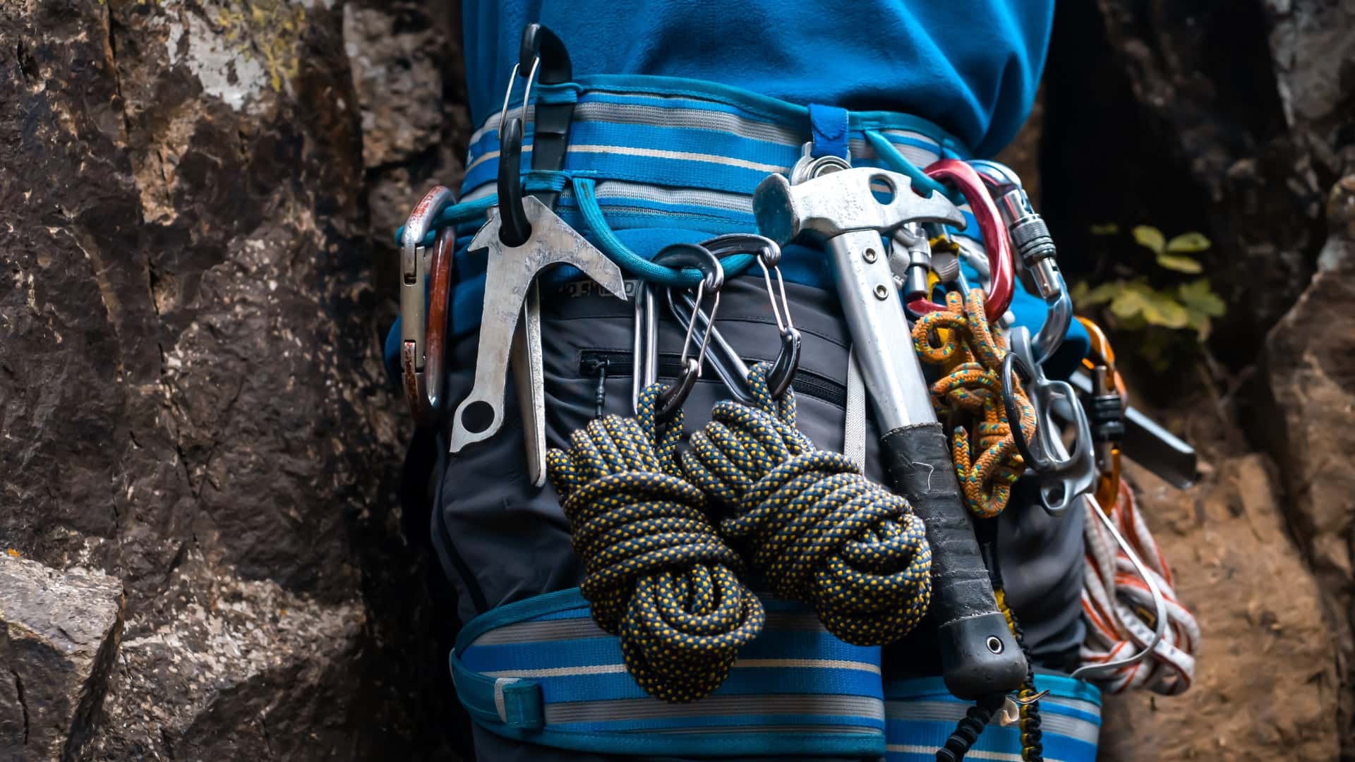 برای کوهنوردی چه وسایلی لازم است؟