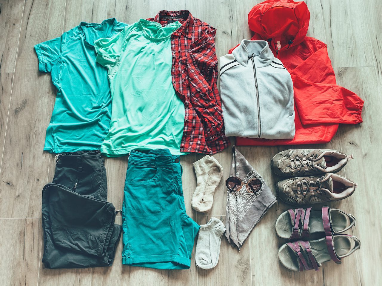 چرا در کوهنوردی باید لباس رنگی بپوشید؟