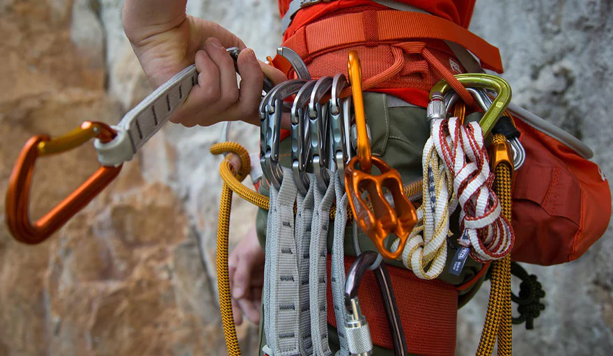 لوازم کوهنوردی چیست؟ چه لوازم برای کوهنوردی لازم است؟