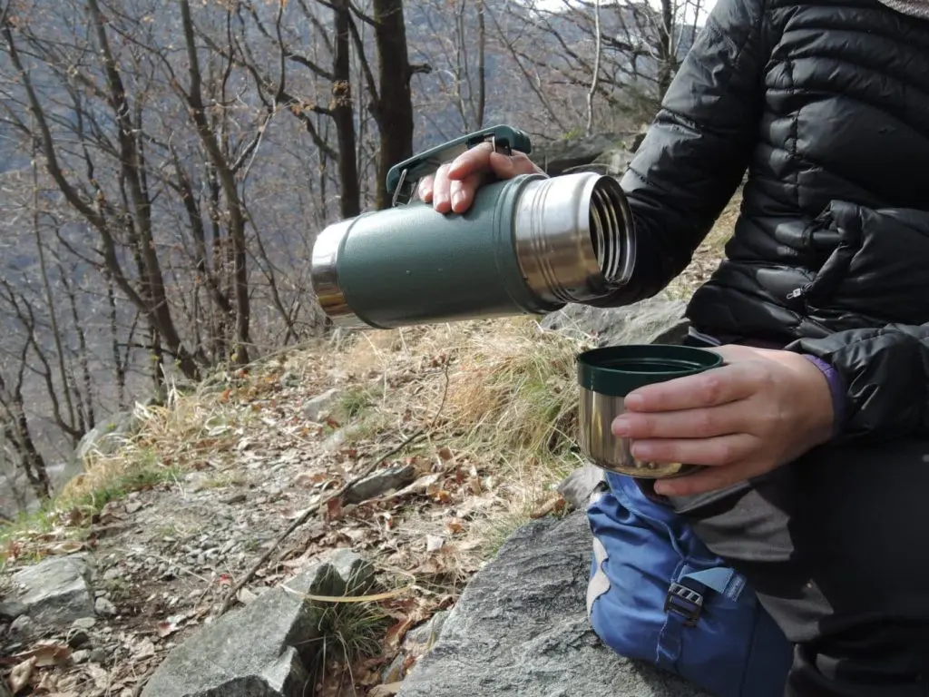 کدام فلاسک کوهنوردی آب را بیشتر گرم نگه می دارد؟