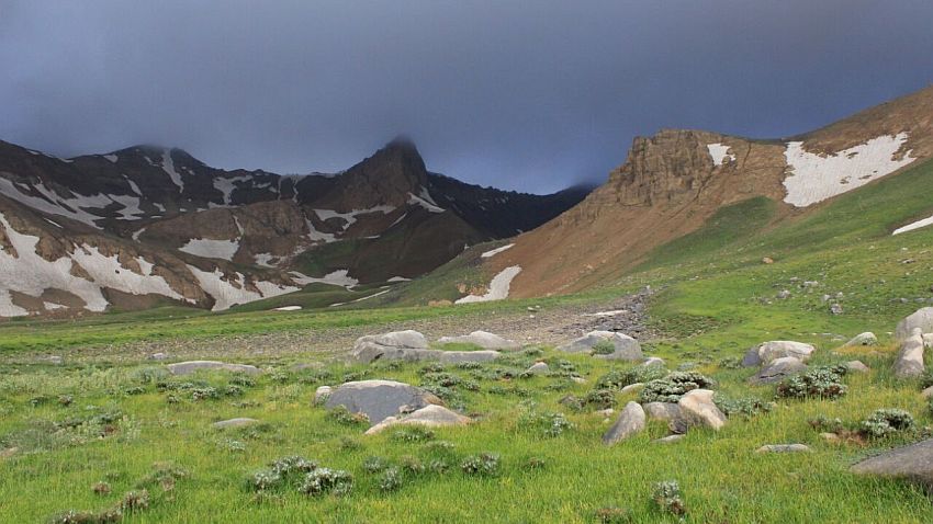 بهترین زمان برای کوهنوردی در علم‌ کوه