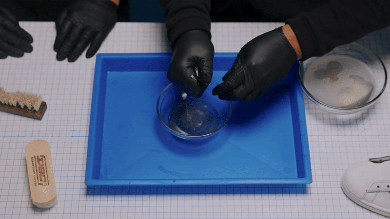 با چه چیزی کفش را تمیز کنیم؟