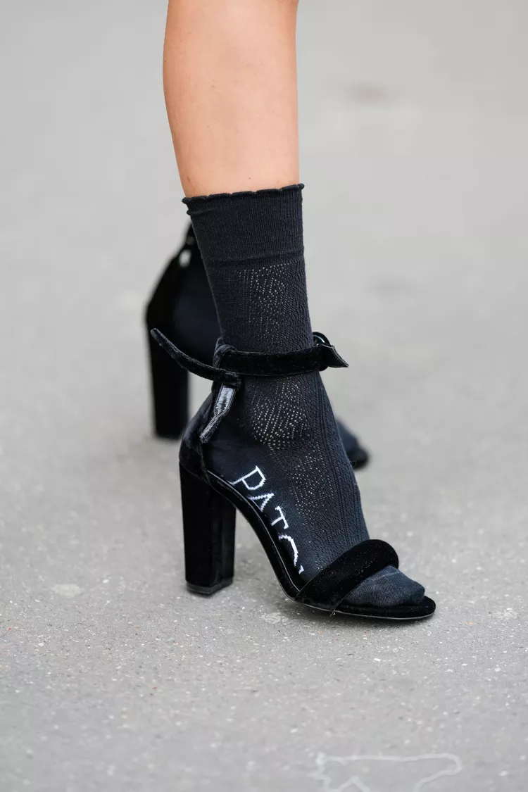 با کفش صندل چه جورابی بپوشیم؟