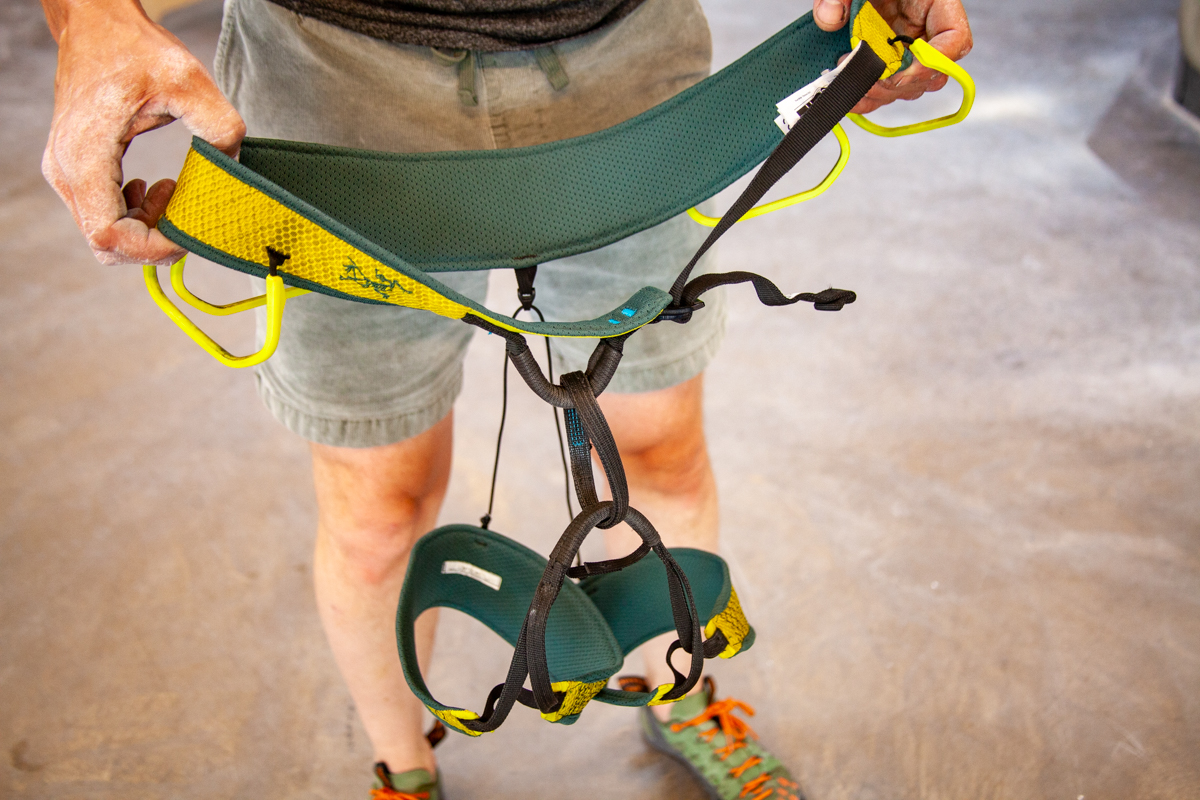 هارنس کوهنوردی چیست؟